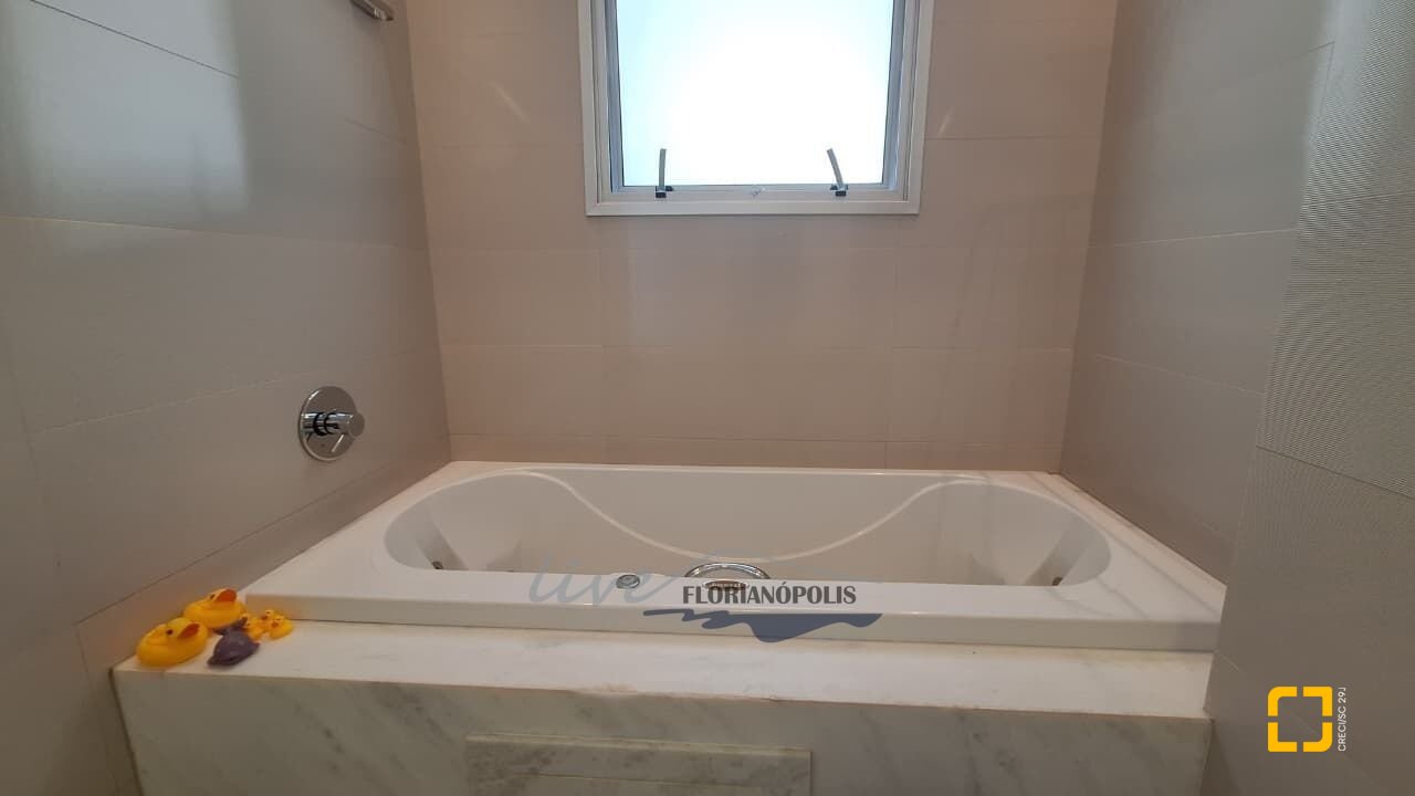 Apartamento com 147m², 6 quartos (sendo 3 suítes), 2 garagens, no bairro Jurerê Internacional em Florianópolis