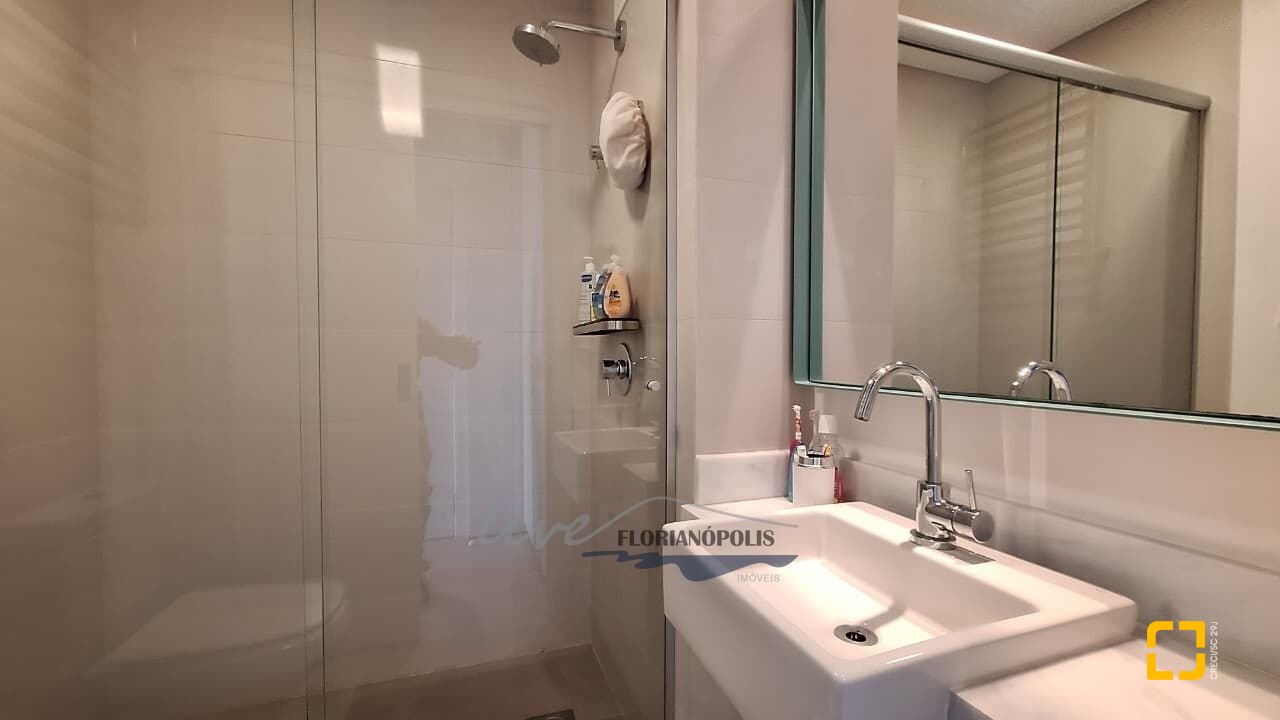 Apartamento com 147m², 6 quartos (sendo 3 suítes), 2 garagens, no bairro Jurerê Internacional em Florianópolis