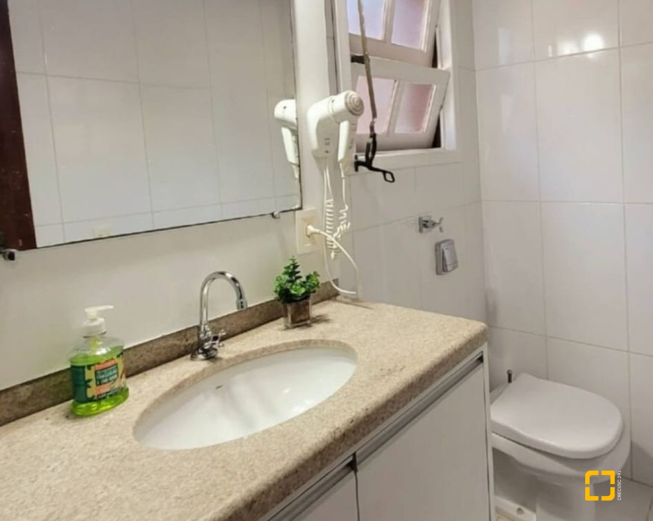 Casa de Condomínio com 73m², 2 quartos, 2 garagens, no bairro Lagoa da Conceição em Florianópolis
