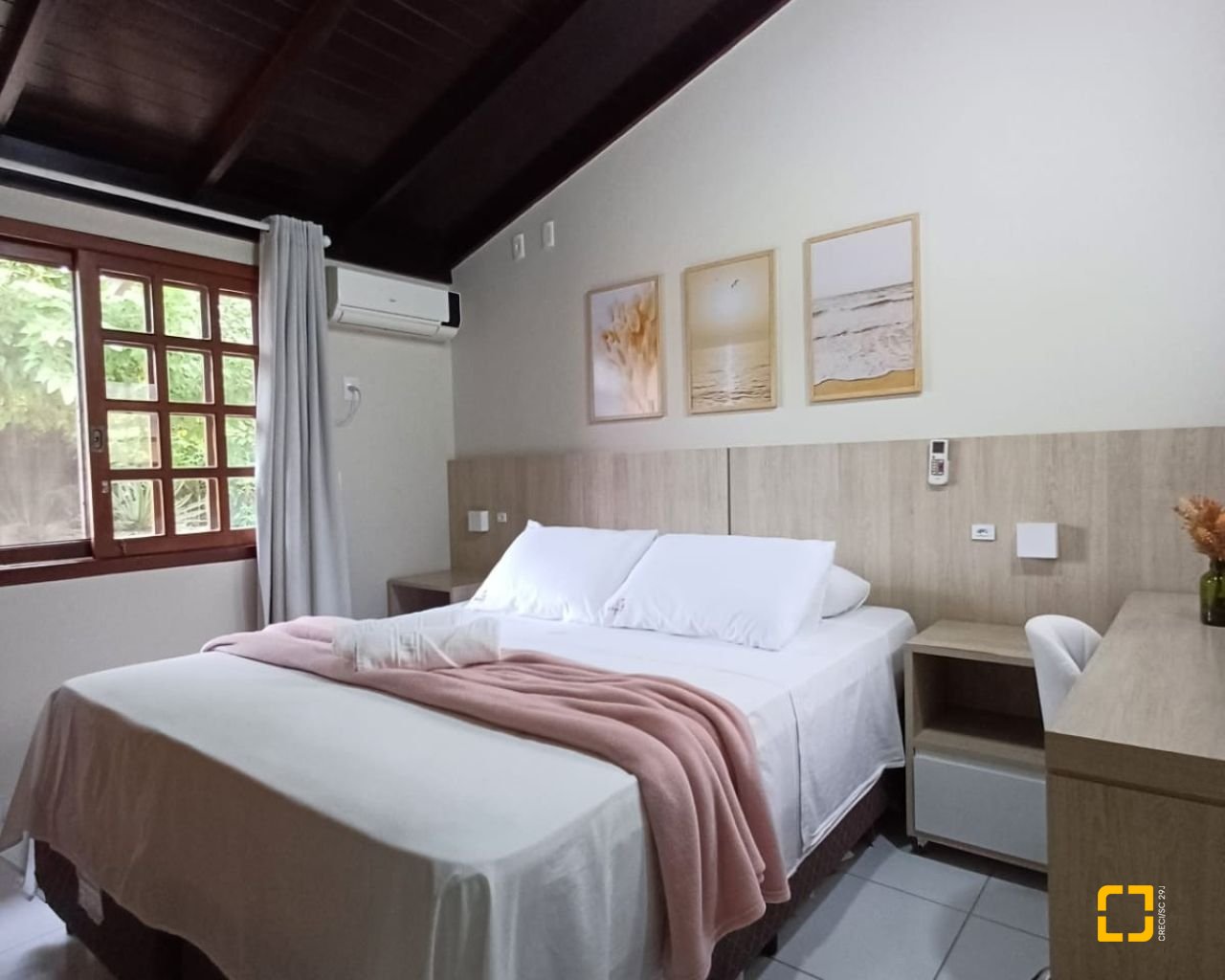 Casa de Condomínio com 73m², 2 quartos, 2 garagens, no bairro Lagoa da Conceição em Florianópolis