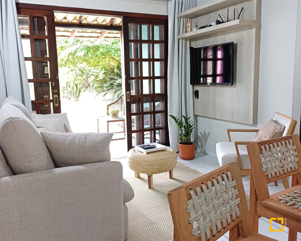 Casa de Condomínio com 73m², 2 quartos, 2 garagens, no bairro Lagoa da Conceição em Florianópolis