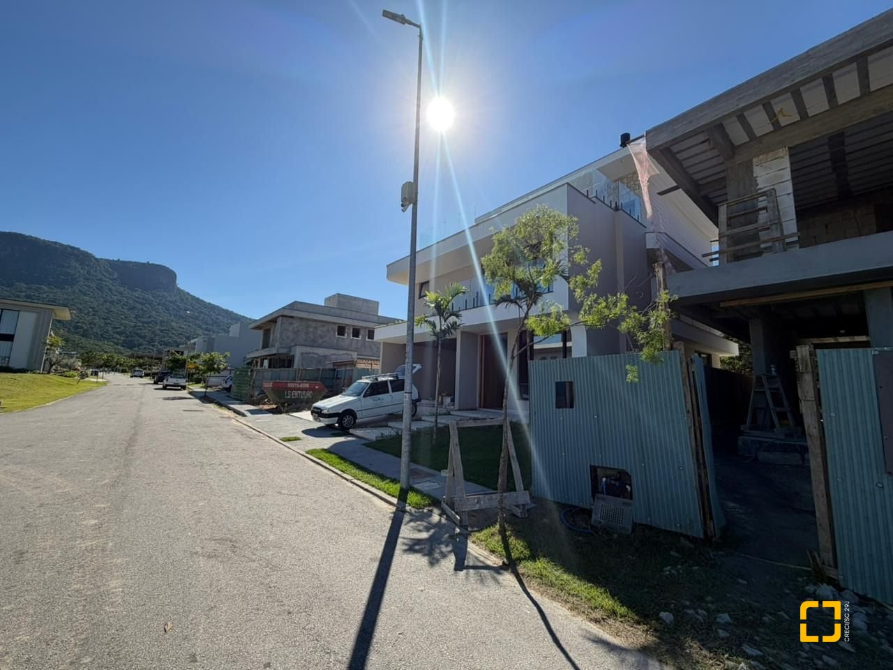 Casa de Condomínio com 450m², 4 quartos (sendo 4 suítes), 2 garagens, no bairro Pedra Branca em Palhoça