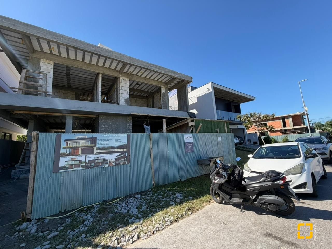 Casa de Condomínio com 450m², 4 quartos (sendo 4 suítes), 2 garagens, no bairro Pedra Branca em Palhoça