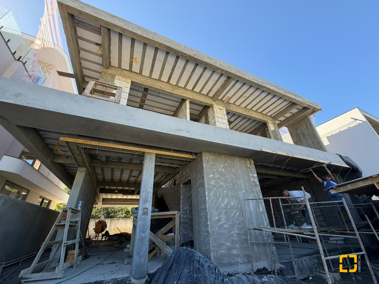 Casa de Condomínio com 450m², 4 quartos (sendo 4 suítes), 2 garagens, no bairro Pedra Branca em Palhoça