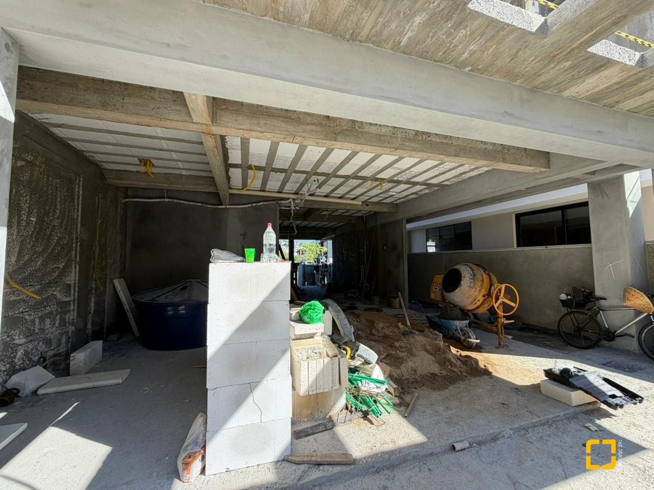 Casa de Condomínio com 450m², 4 quartos (sendo 4 suítes), 2 garagens, no bairro Pedra Branca em Palhoça