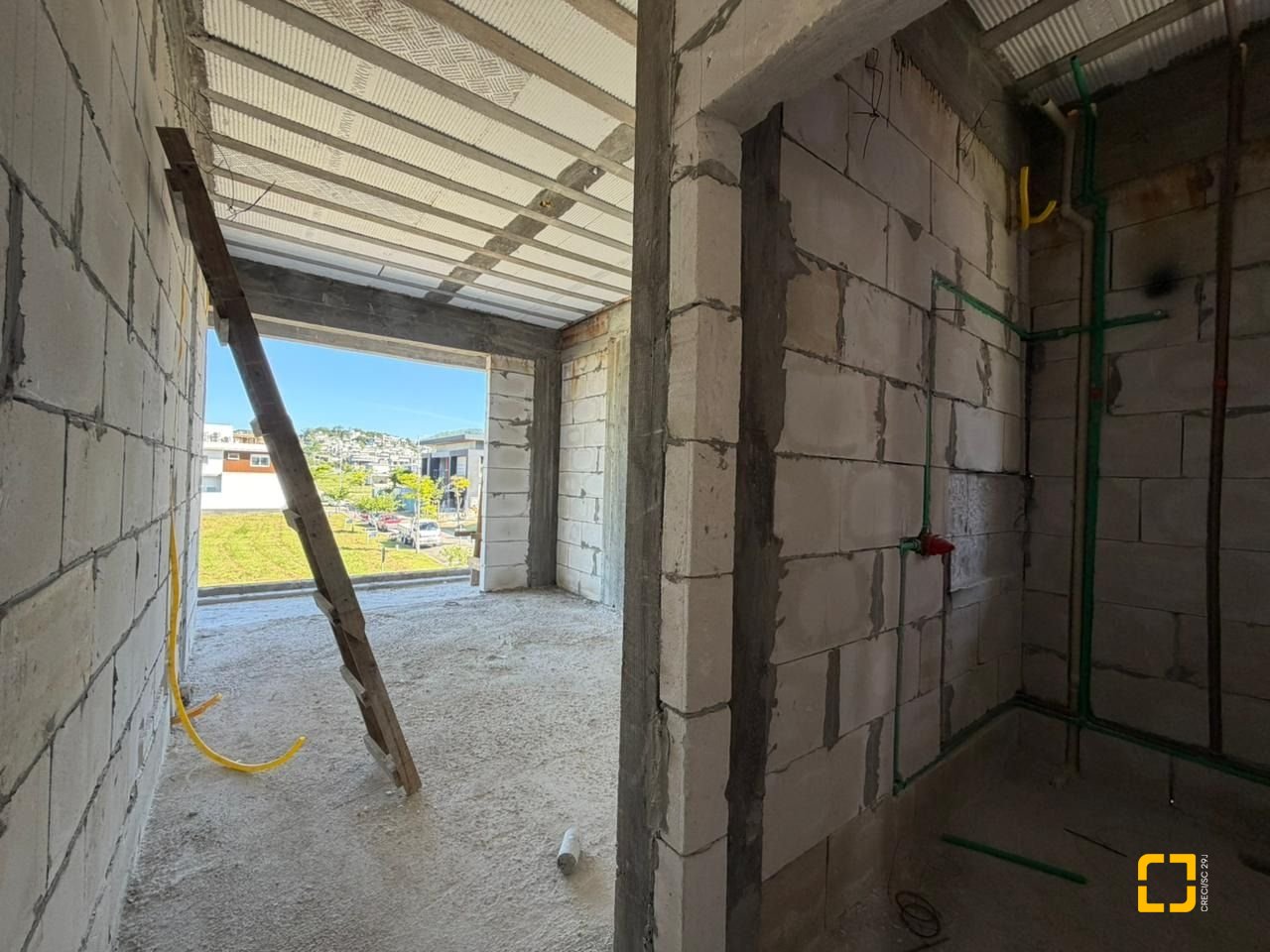Casa de Condomínio com 450m², 4 quartos (sendo 4 suítes), 2 garagens, no bairro Pedra Branca em Palhoça