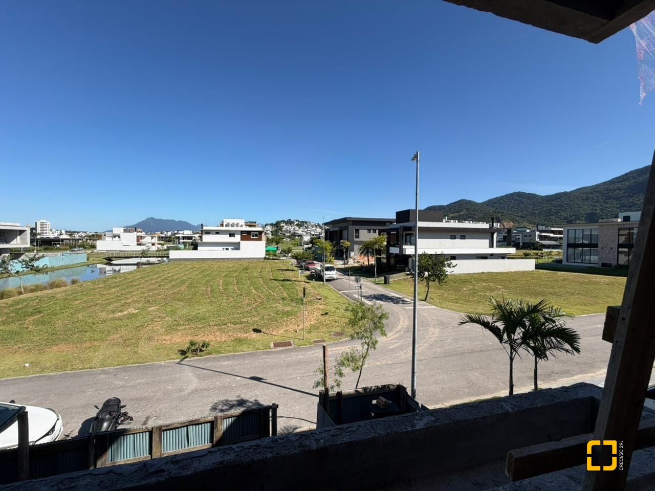 Casa de Condomínio com 450m², 4 quartos (sendo 4 suítes), 2 garagens, no bairro Pedra Branca em Palhoça