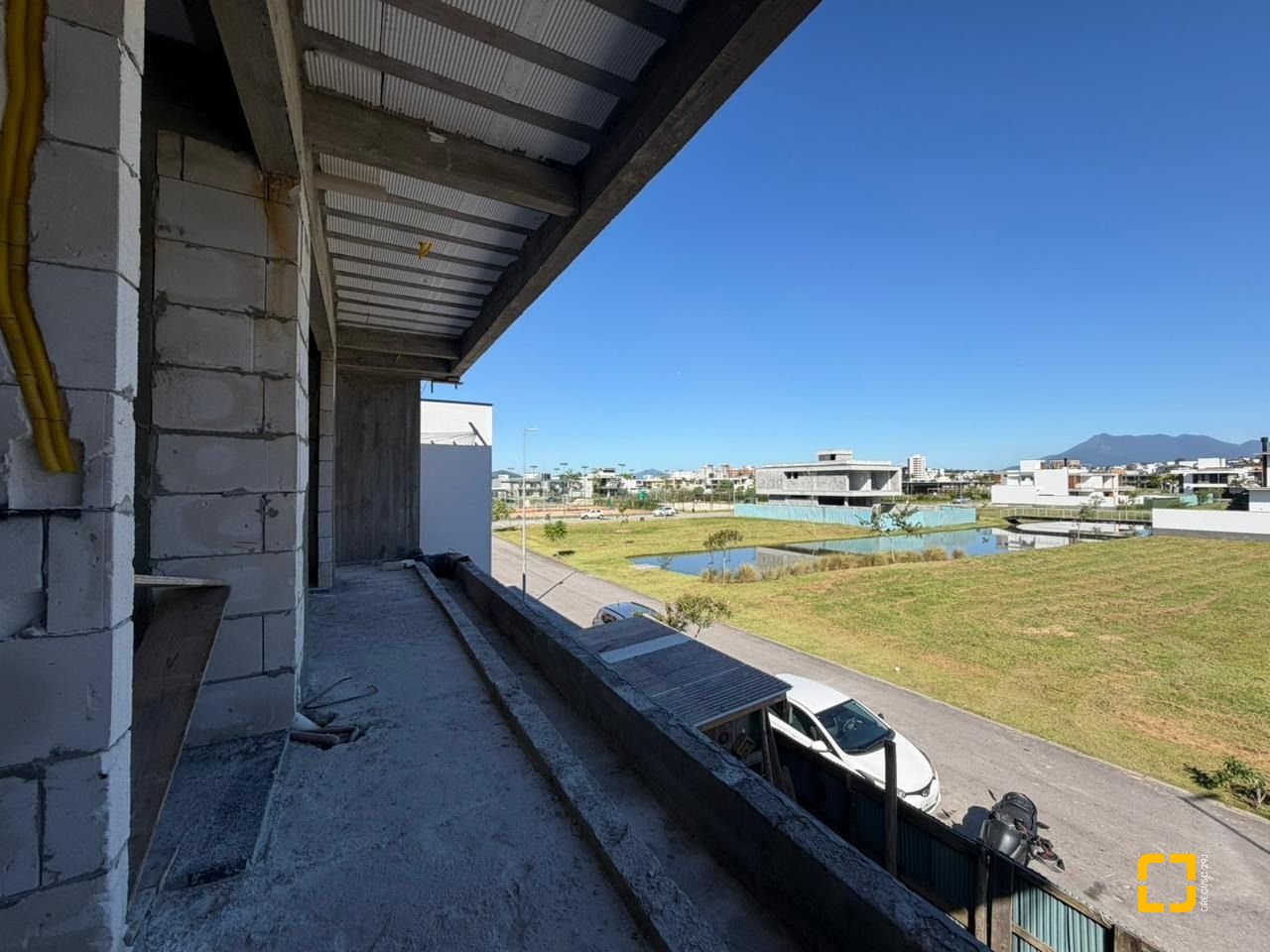 Casa de Condomínio com 450m², 4 quartos (sendo 4 suítes), 2 garagens, no bairro Pedra Branca em Palhoça