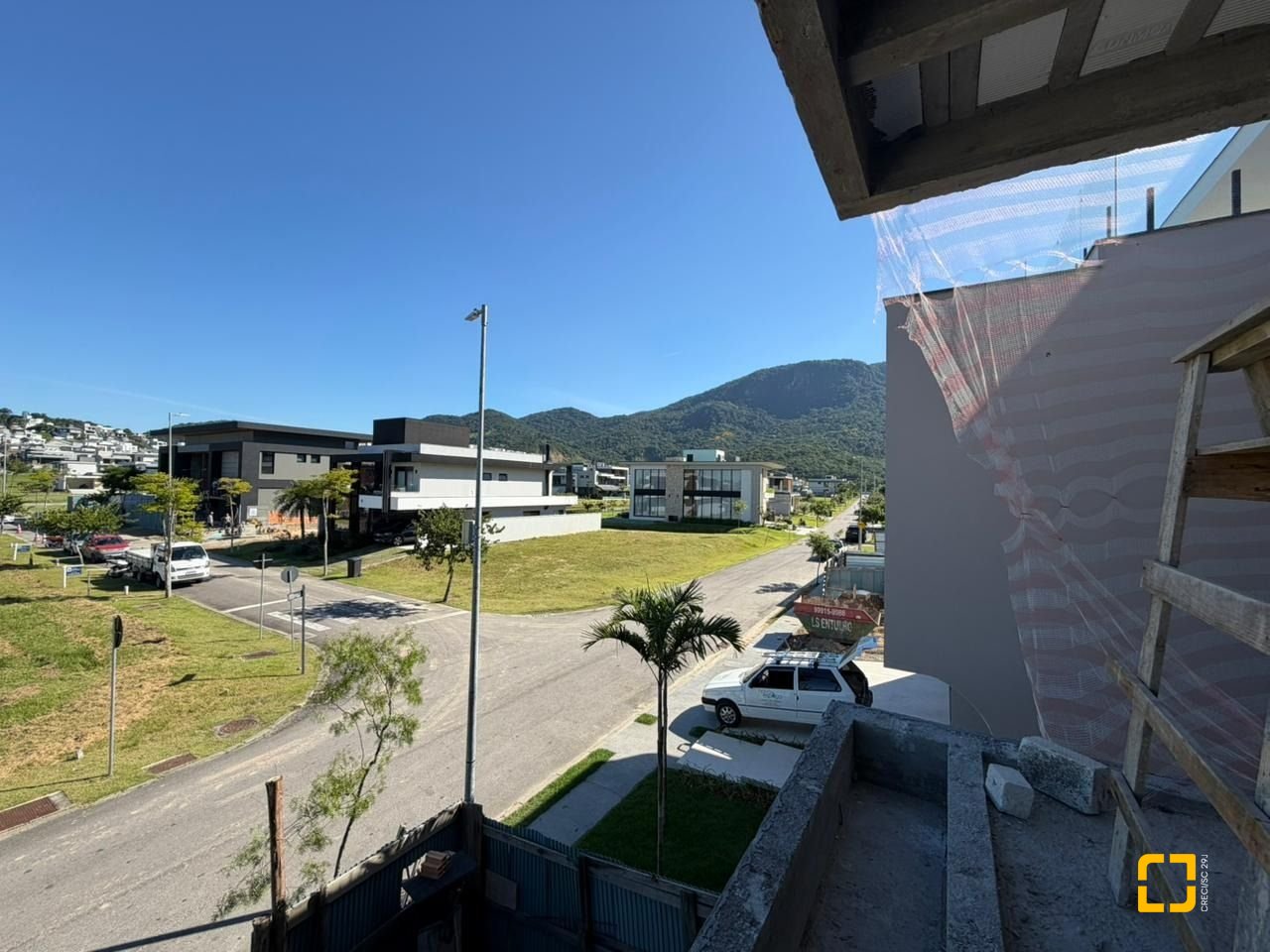 Casa de Condomínio com 450m², 4 quartos (sendo 4 suítes), 2 garagens, no bairro Pedra Branca em Palhoça
