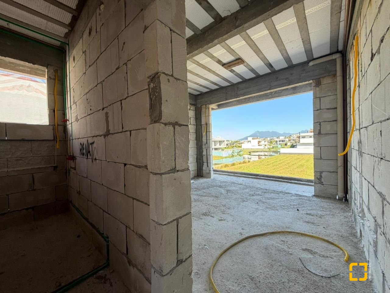 Casa de Condomínio com 450m², 4 quartos (sendo 4 suítes), 2 garagens, no bairro Pedra Branca em Palhoça