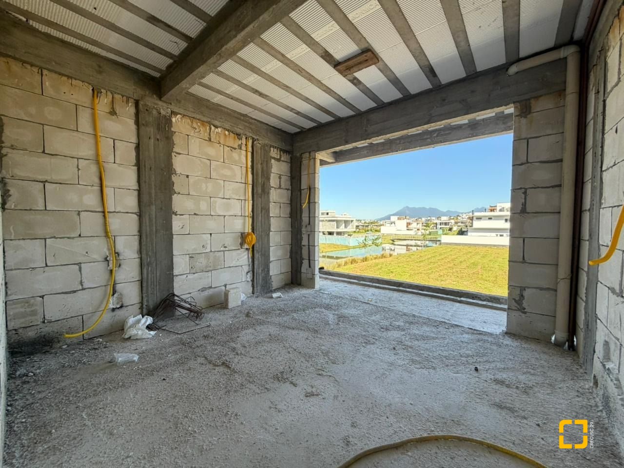 Casa de Condomínio com 450m², 4 quartos (sendo 4 suítes), 2 garagens, no bairro Pedra Branca em Palhoça