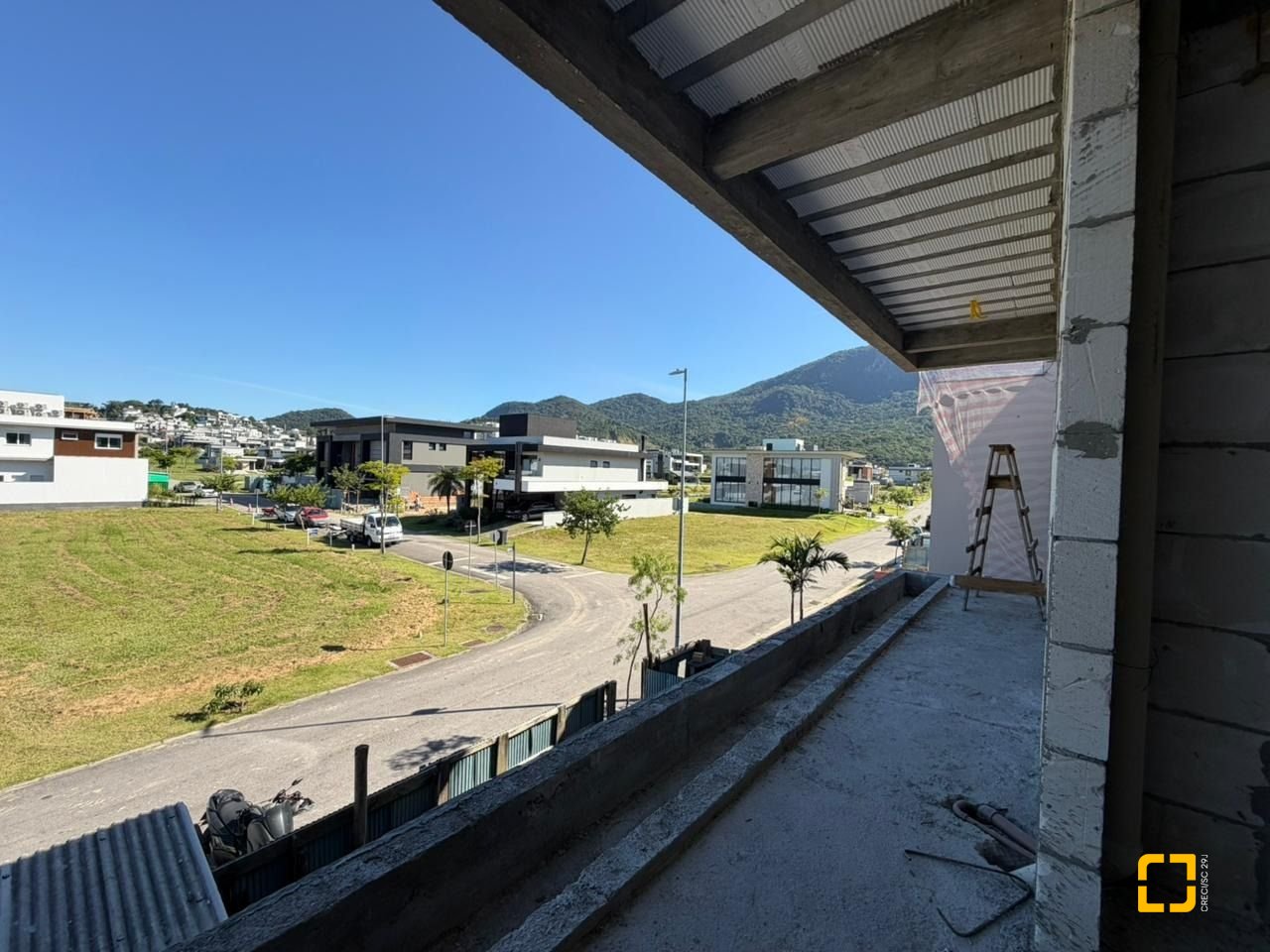 Casa de Condomínio com 450m², 4 quartos (sendo 4 suítes), 2 garagens, no bairro Pedra Branca em Palhoça