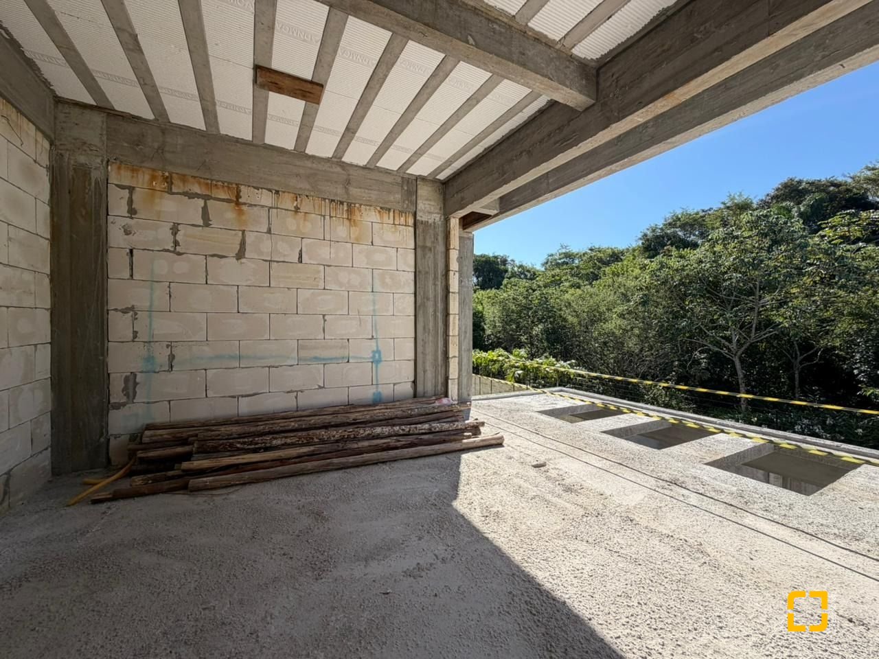 Casa de Condomínio com 450m², 4 quartos (sendo 4 suítes), 2 garagens, no bairro Pedra Branca em Palhoça