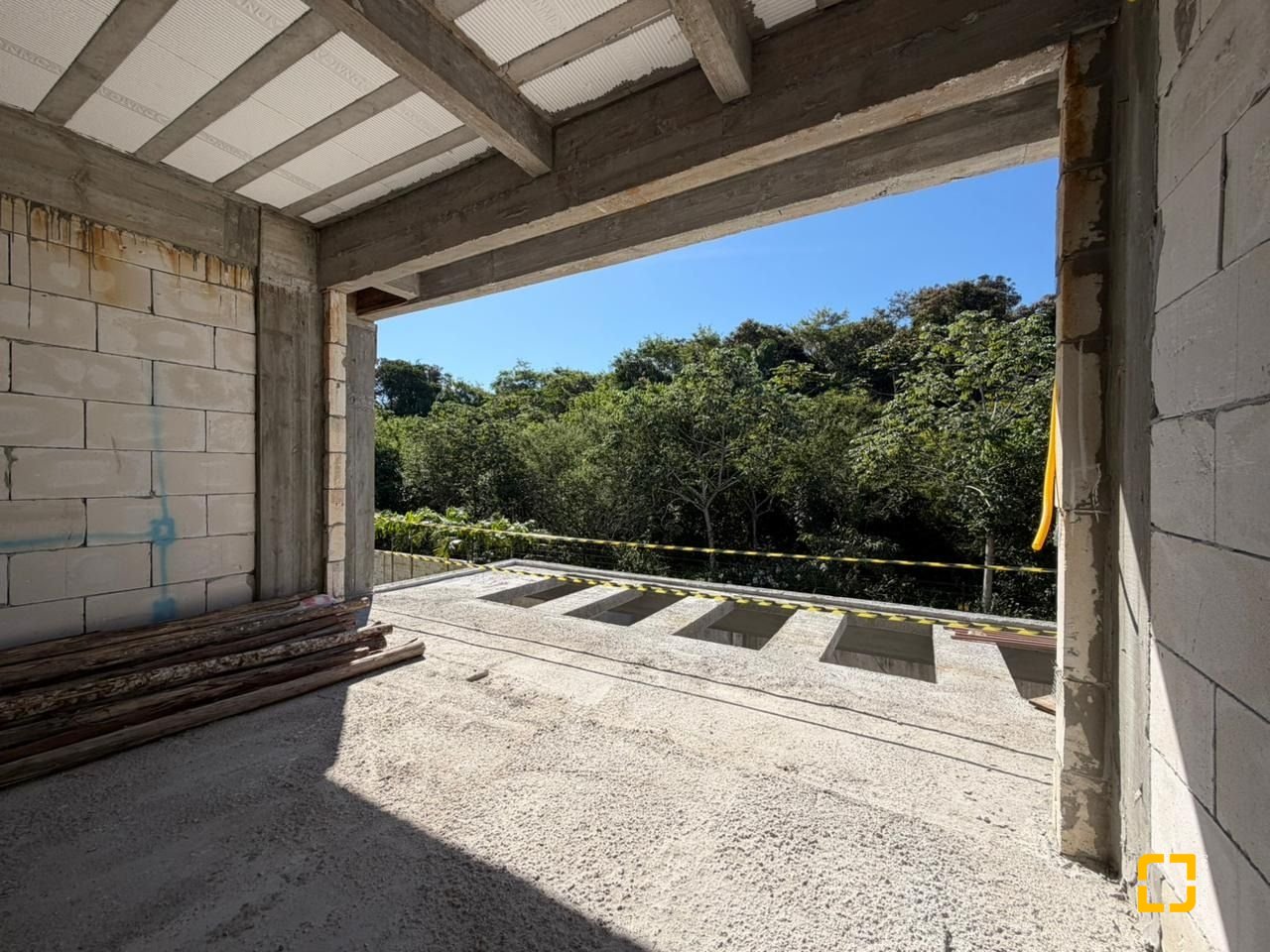 Casa de Condomínio com 450m², 4 quartos (sendo 4 suítes), 2 garagens, no bairro Pedra Branca em Palhoça