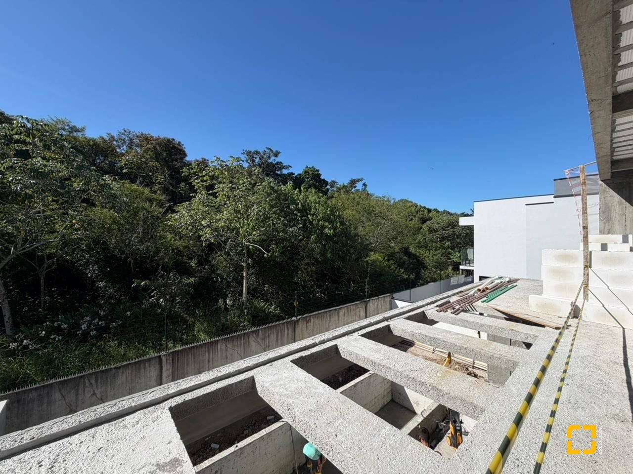 Casa de Condomínio com 450m², 4 quartos (sendo 4 suítes), 2 garagens, no bairro Pedra Branca em Palhoça