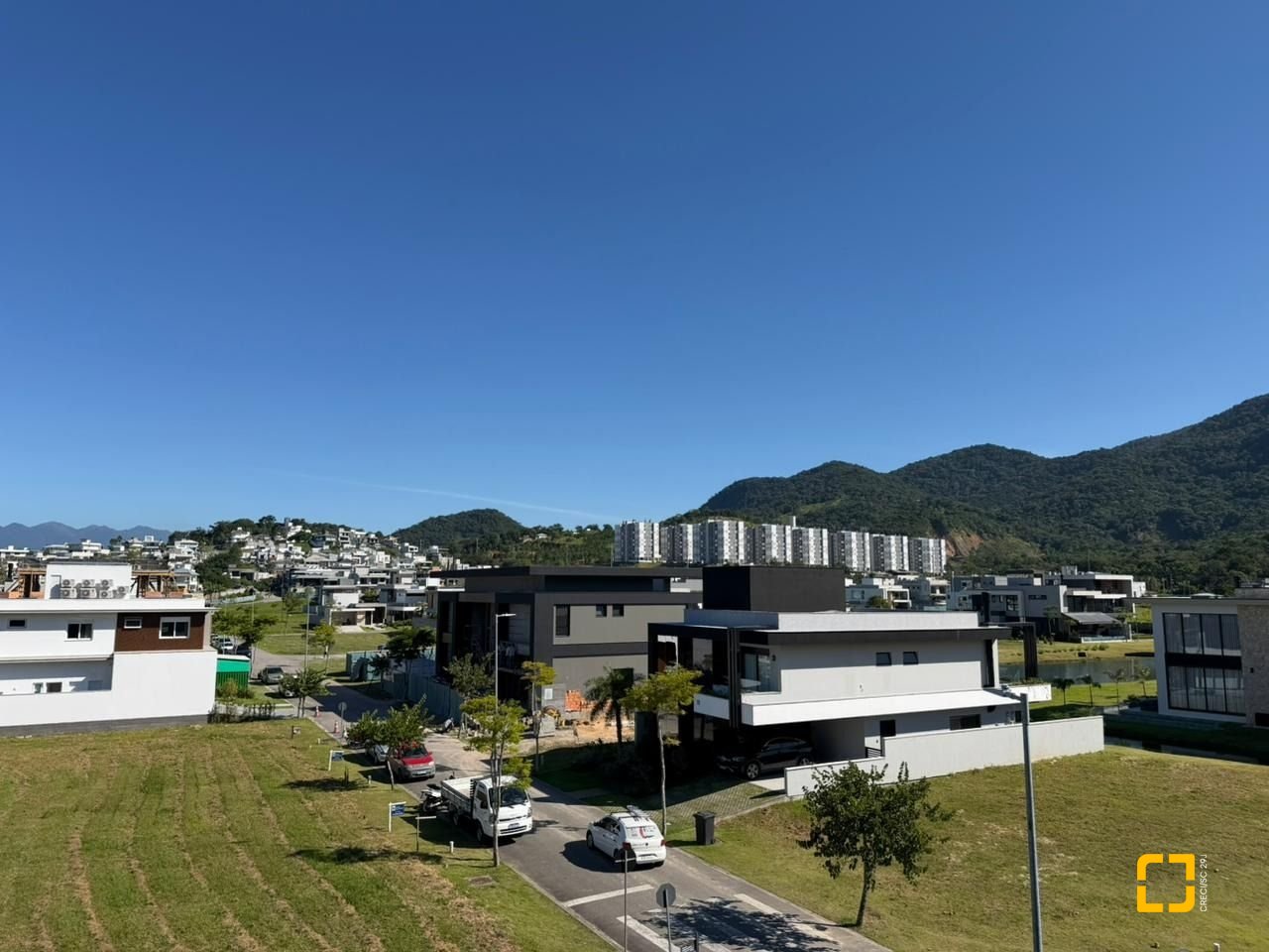 Casa de Condomínio com 450m², 4 quartos (sendo 4 suítes), 2 garagens, no bairro Pedra Branca em Palhoça