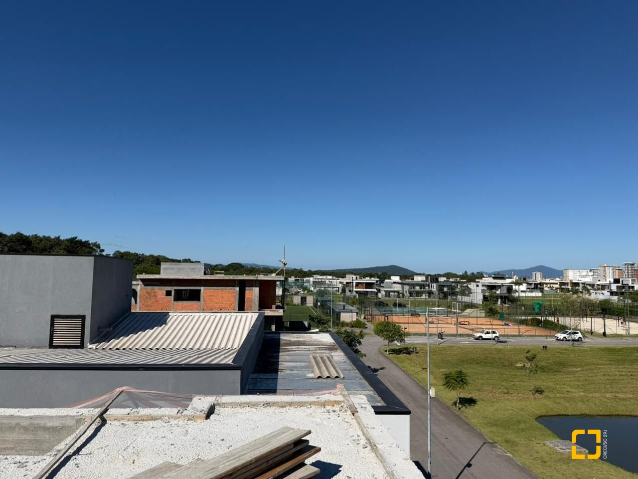 Casa de Condomínio com 450m², 4 quartos (sendo 4 suítes), 2 garagens, no bairro Pedra Branca em Palhoça