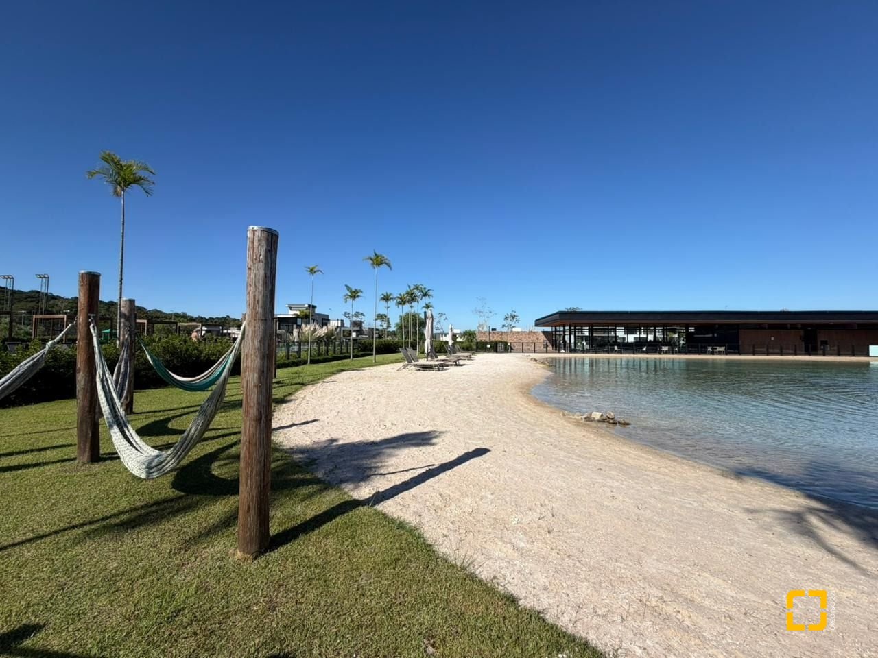 Casa de Condomínio com 450m², 4 quartos (sendo 4 suítes), 2 garagens, no bairro Pedra Branca em Palhoça