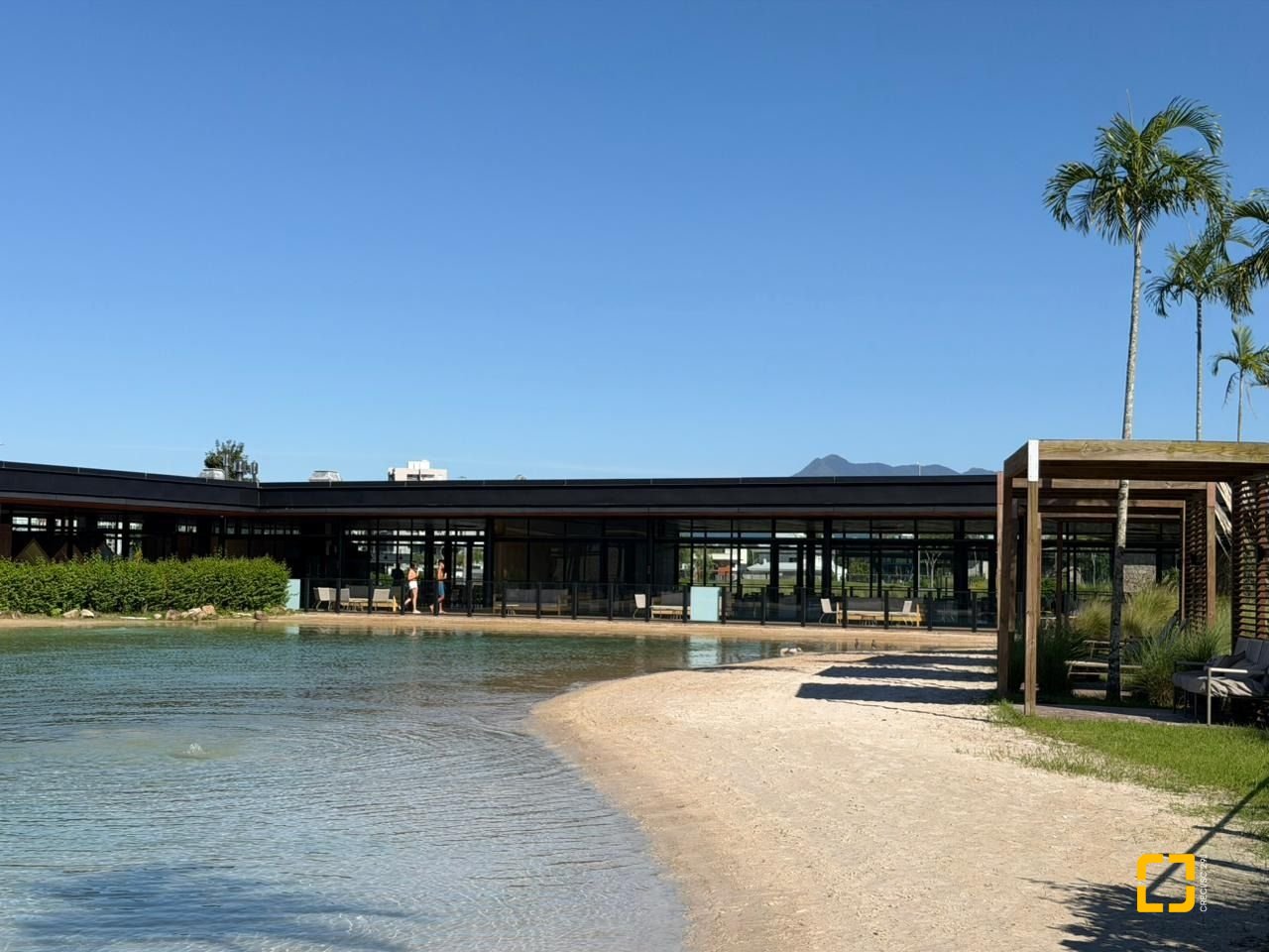 Casa de Condomínio com 450m², 4 quartos (sendo 4 suítes), 2 garagens, no bairro Pedra Branca em Palhoça