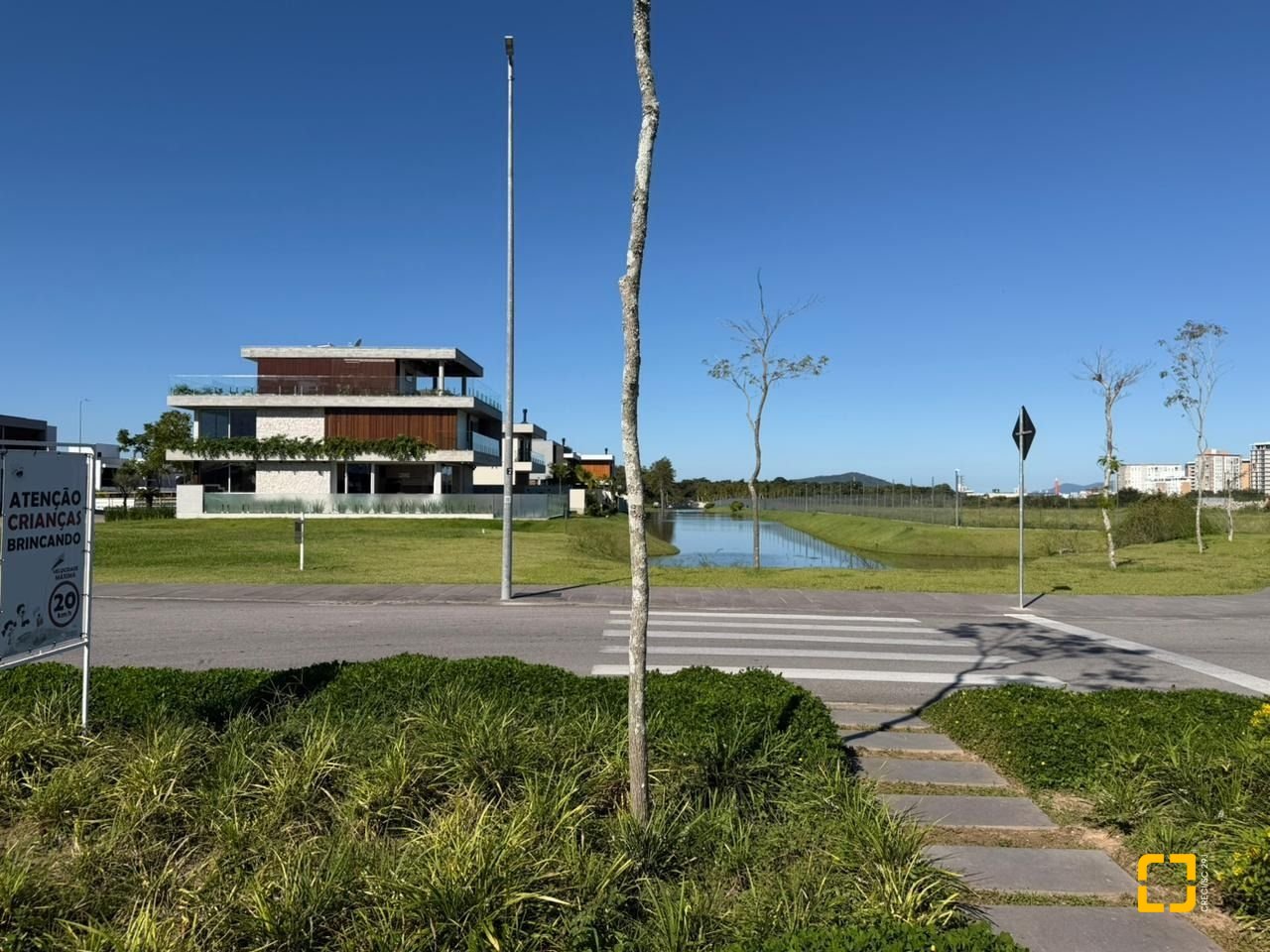 Casa de Condomínio com 450m², 4 quartos (sendo 4 suítes), 2 garagens, no bairro Pedra Branca em Palhoça