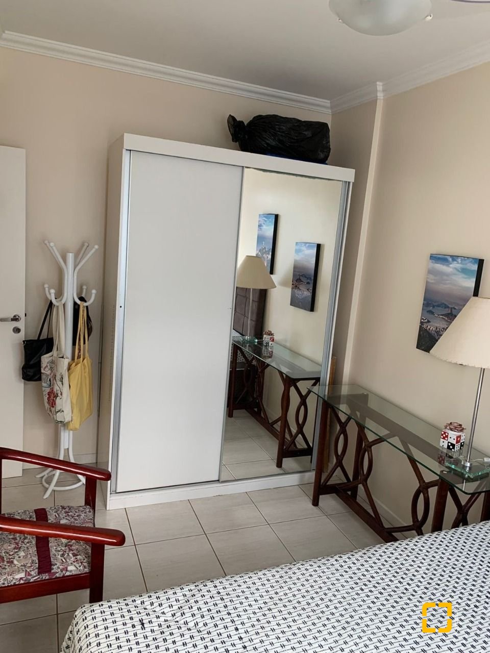 Apartamento com 98m², 4 quartos (sendo 1 suíte), 1 garagem, no bairro Jurerê em Florianópolis