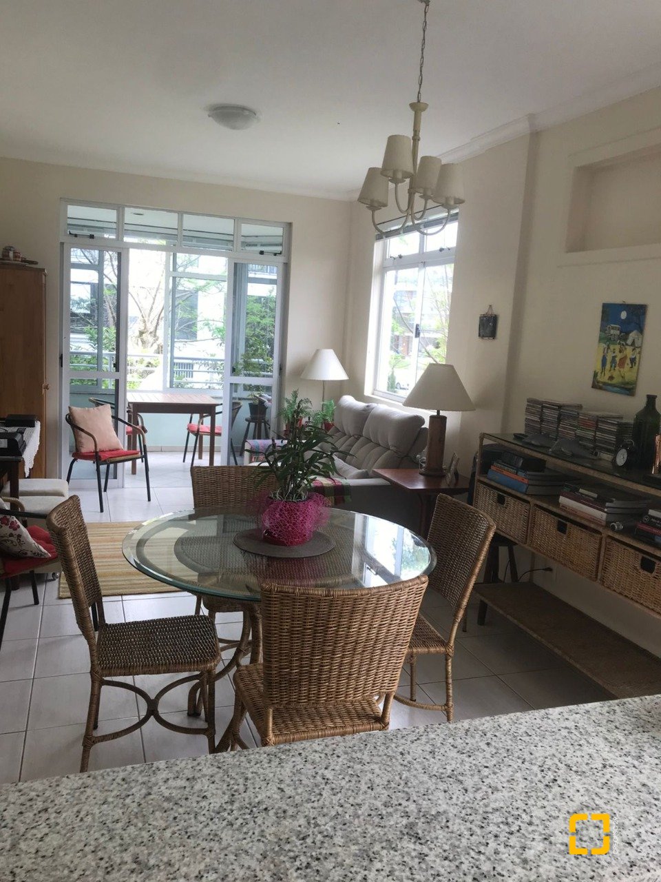 Apartamento com 98m², 4 quartos (sendo 1 suíte), 1 garagem, no bairro Jurerê em Florianópolis