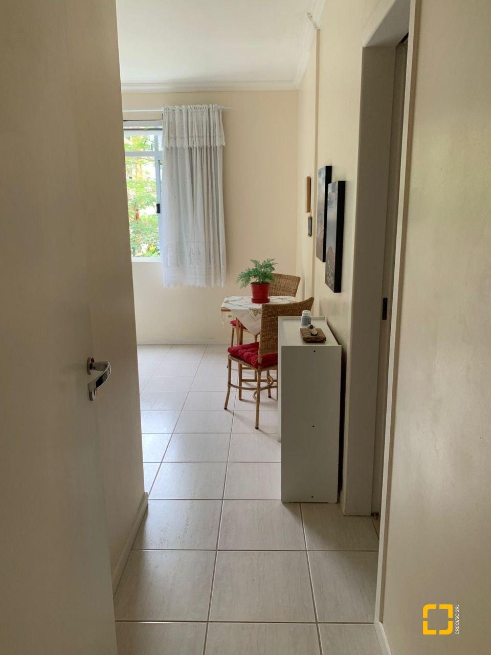 Apartamento com 98m², 4 quartos (sendo 1 suíte), 1 garagem, no bairro Jurerê em Florianópolis