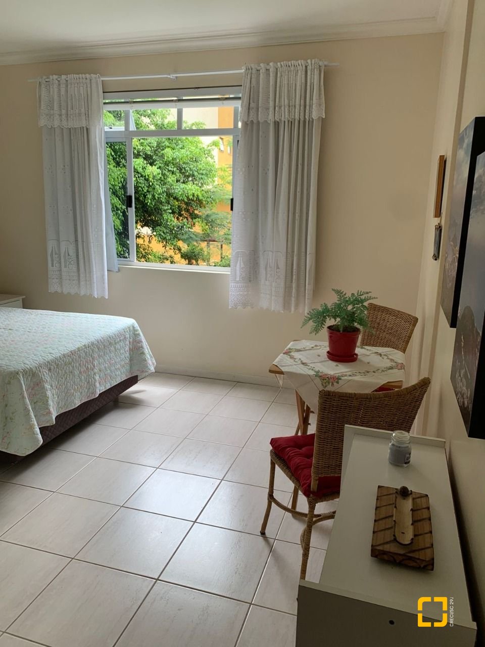 Apartamento com 98m², 4 quartos (sendo 1 suíte), 1 garagem, no bairro Jurerê em Florianópolis