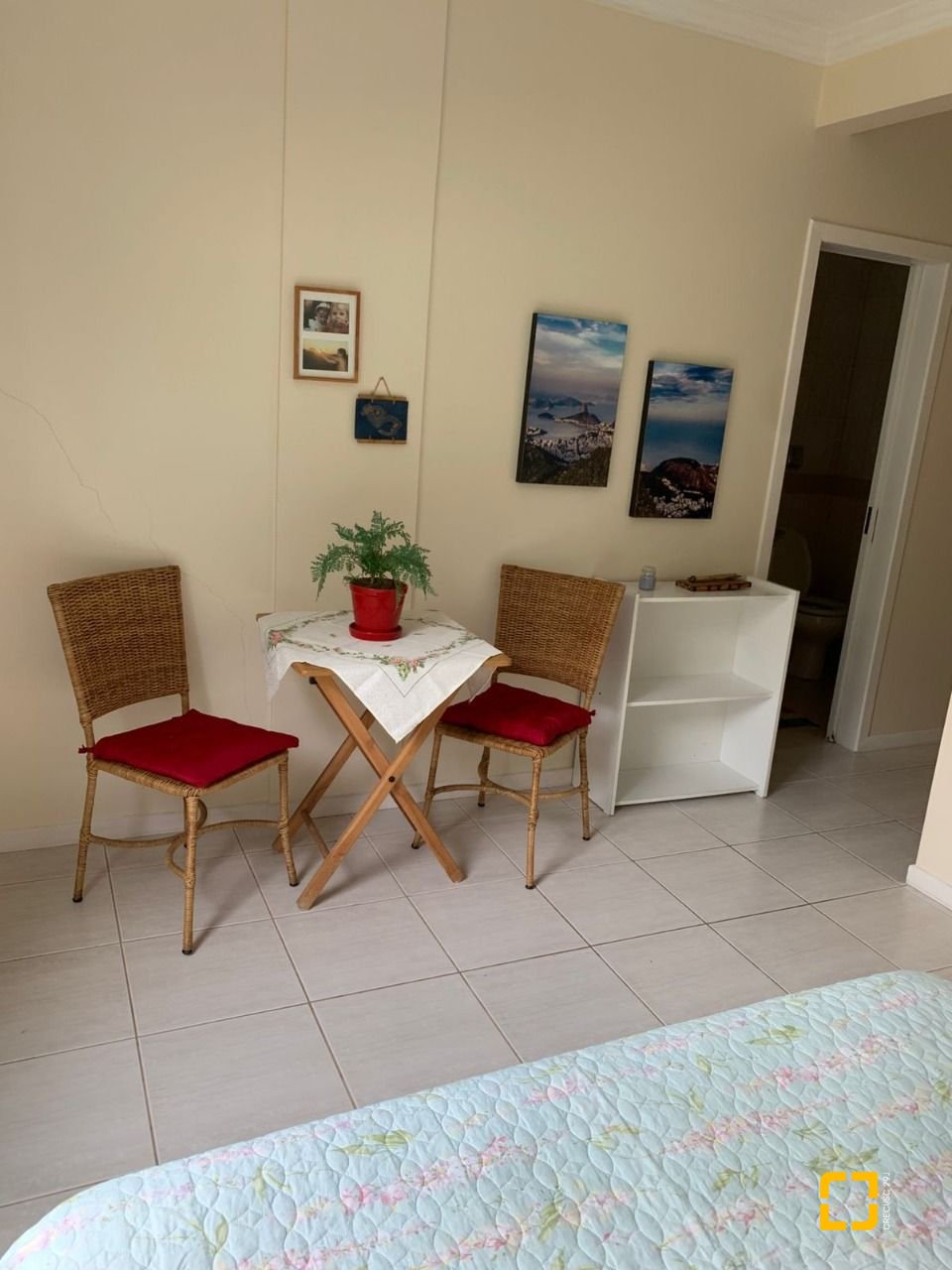 Apartamento com 98m², 4 quartos (sendo 1 suíte), 1 garagem, no bairro Jurerê em Florianópolis
