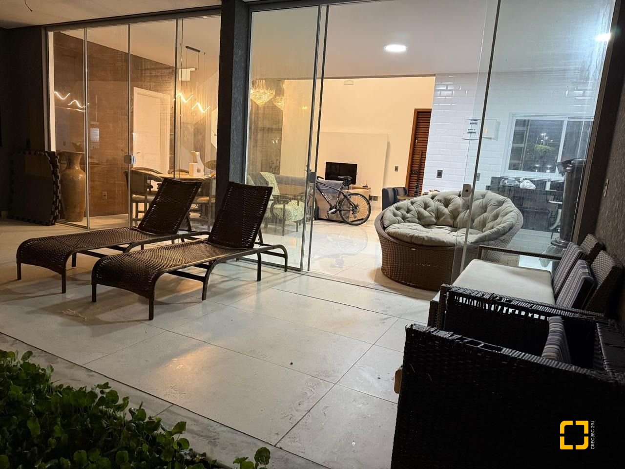 Casa de Condomínio com 127m², 6 quartos (sendo 3 suítes), 2 garagens, no bairro Rio Vermelho em Florianópolis
