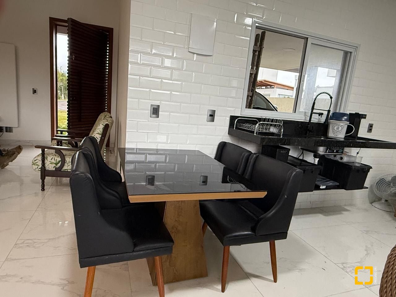 Casa de Condomínio com 127m², 6 quartos (sendo 3 suítes), 2 garagens, no bairro Rio Vermelho em Florianópolis
