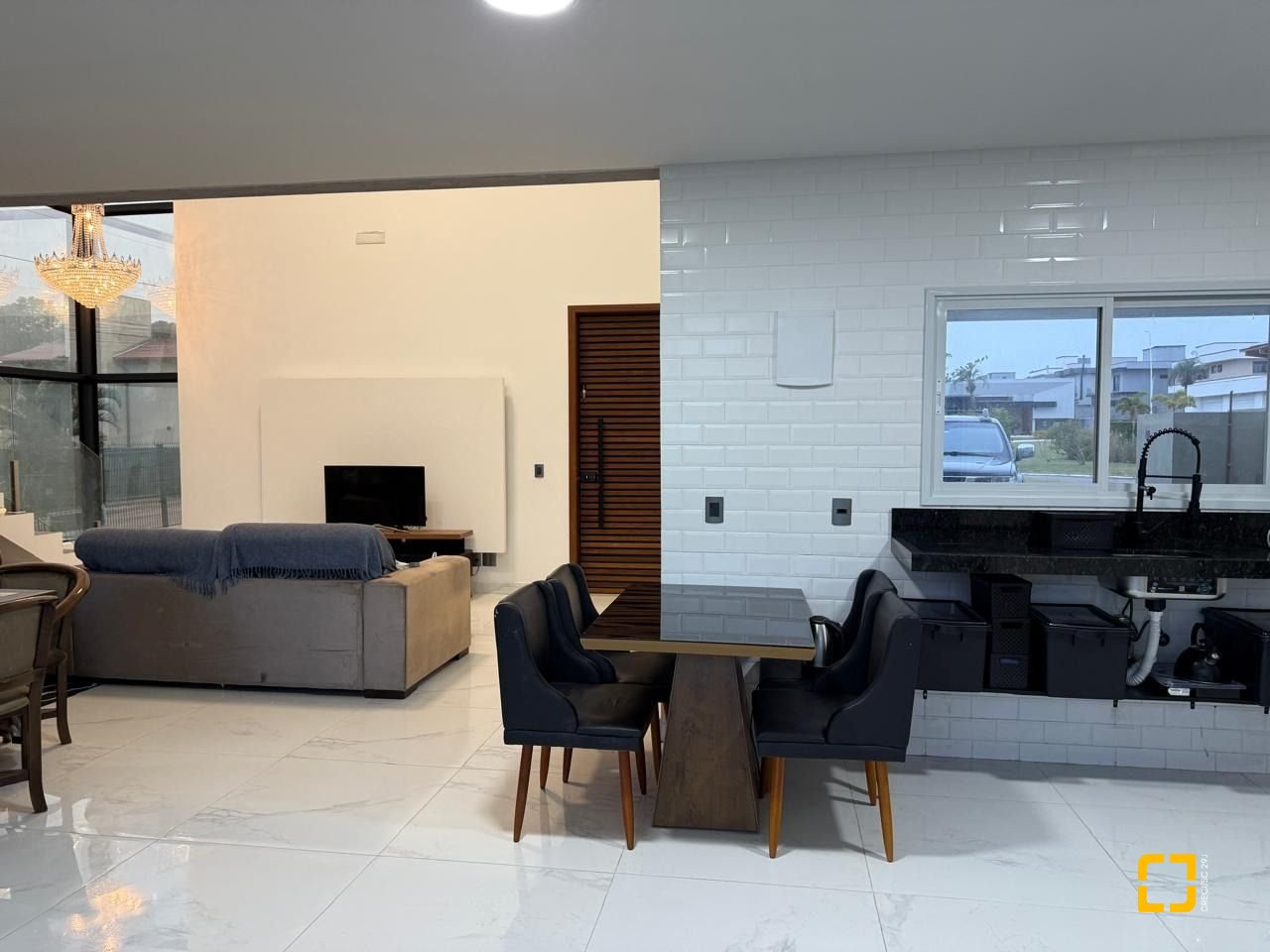 Casa de Condomínio com 127m², 6 quartos (sendo 3 suítes), 2 garagens, no bairro Rio Vermelho em Florianópolis