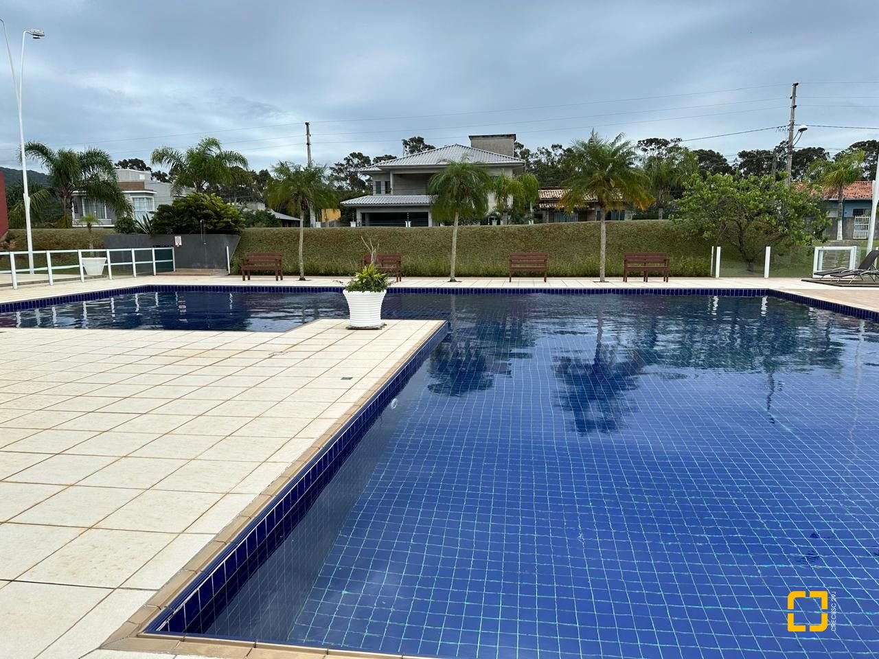 Casa de Condomínio com 127m², 6 quartos (sendo 3 suítes), 2 garagens, no bairro Rio Vermelho em Florianópolis