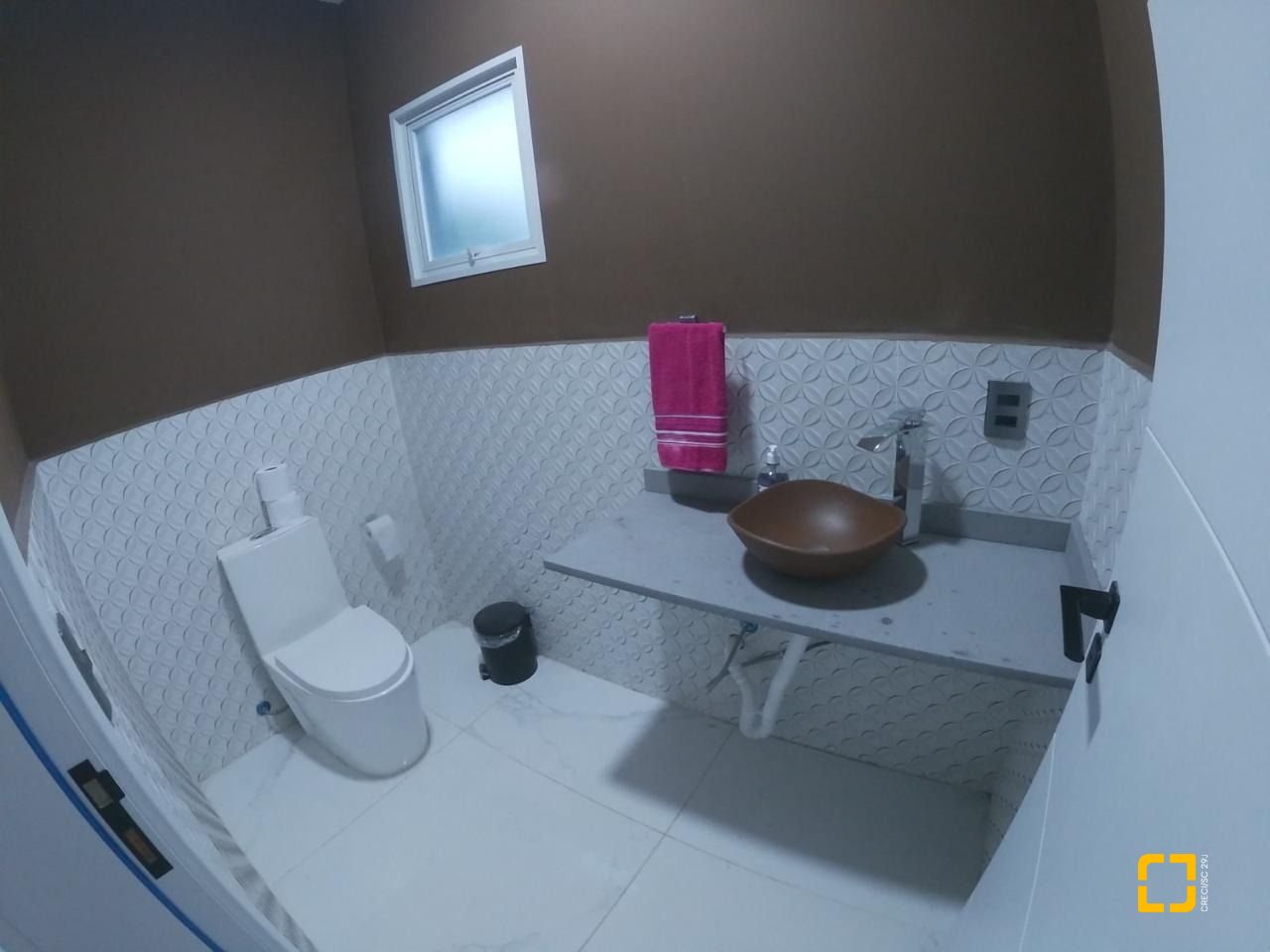 Casa de Condomínio com 127m², 6 quartos (sendo 3 suítes), 2 garagens, no bairro Rio Vermelho em Florianópolis