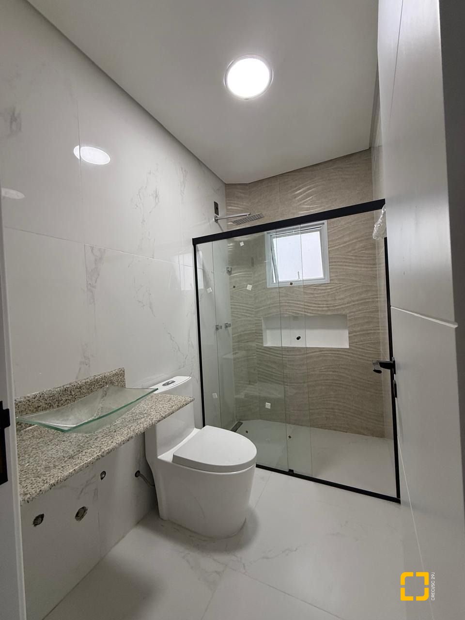 Casa de Condomínio com 127m², 6 quartos (sendo 3 suítes), 2 garagens, no bairro Rio Vermelho em Florianópolis