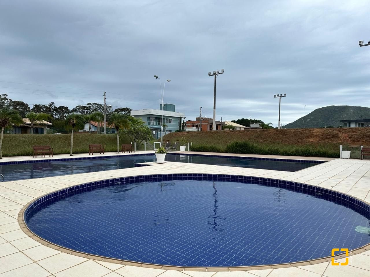 Casa de Condomínio com 127m², 6 quartos (sendo 3 suítes), 2 garagens, no bairro Rio Vermelho em Florianópolis