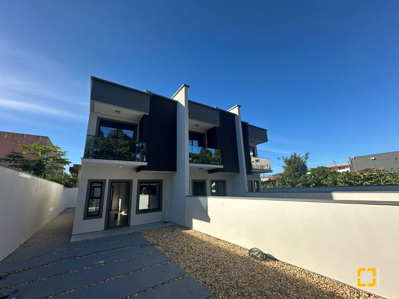 Casa com 86m², 4 quartos (sendo 2 suítes), 1 garagem, no bairro Ingleses em Florianópolis