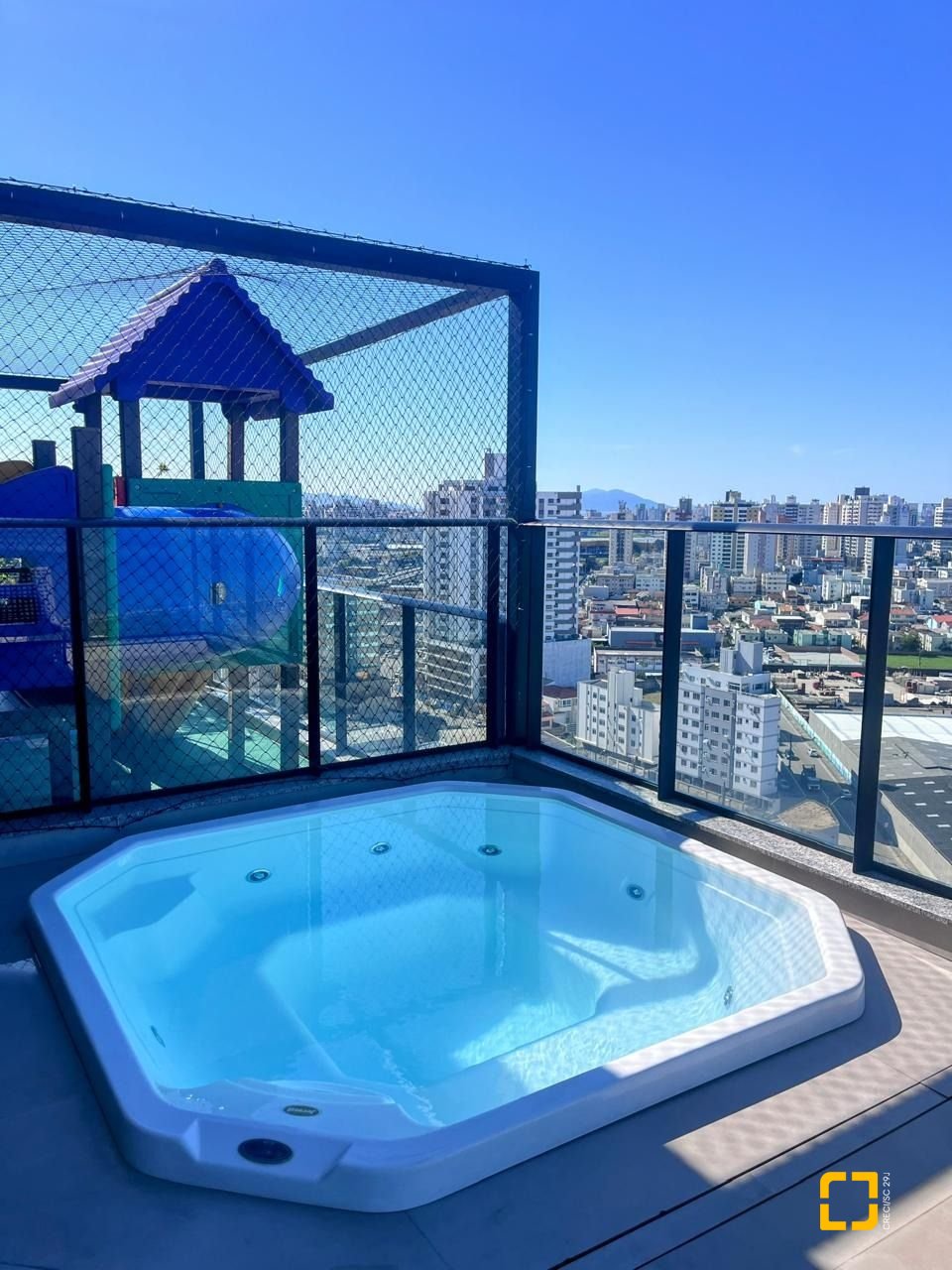 Apartamento com 74m², 3 quartos (sendo 1 suíte), 1 garagem, no bairro Kobrasol em São José