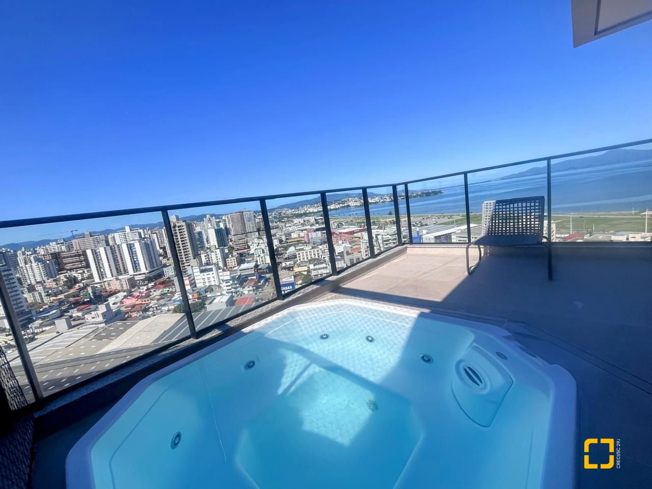 Apartamento com 74m², 3 quartos (sendo 1 suíte), 1 garagem, no bairro Kobrasol em São José