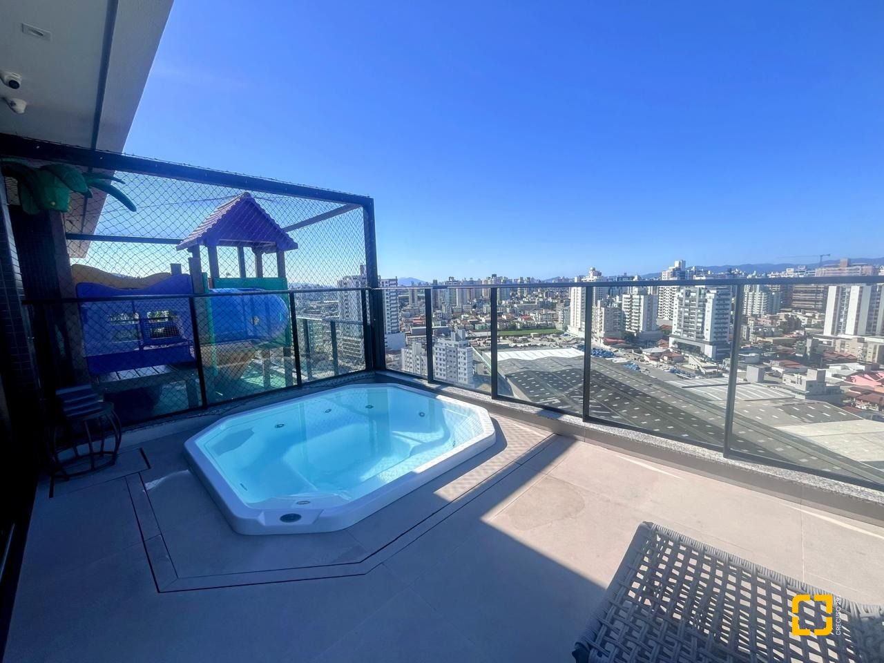 Apartamento com 74m², 3 quartos (sendo 1 suíte), 1 garagem, no bairro Kobrasol em São José