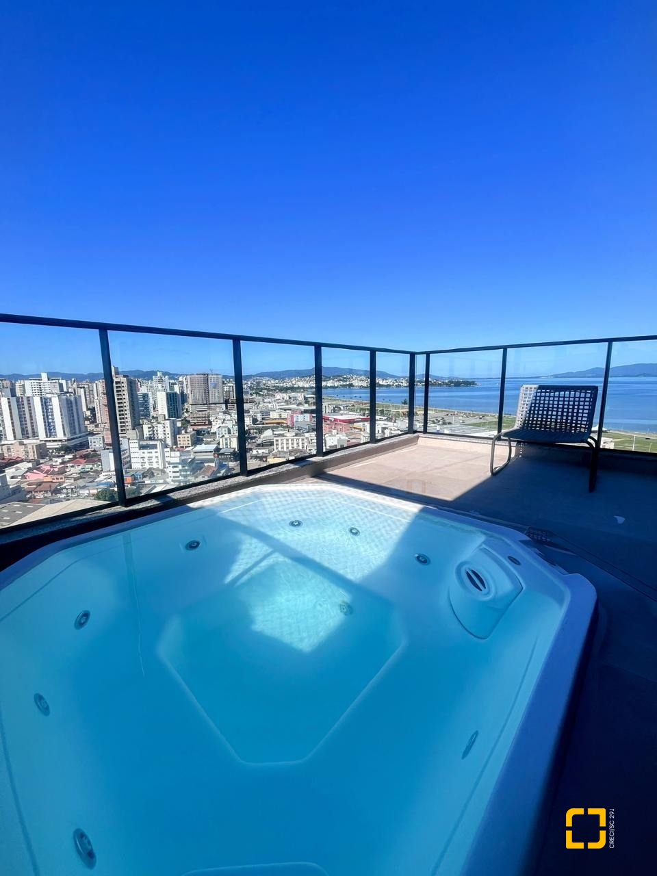 Apartamento com 74m², 3 quartos (sendo 1 suíte), 1 garagem, no bairro Kobrasol em São José