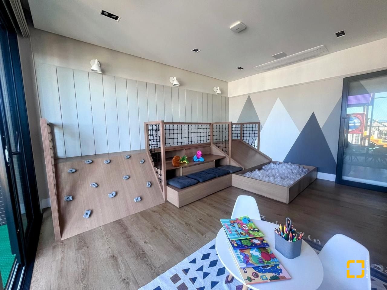 Apartamento com 74m², 3 quartos (sendo 1 suíte), 1 garagem, no bairro Kobrasol em São José