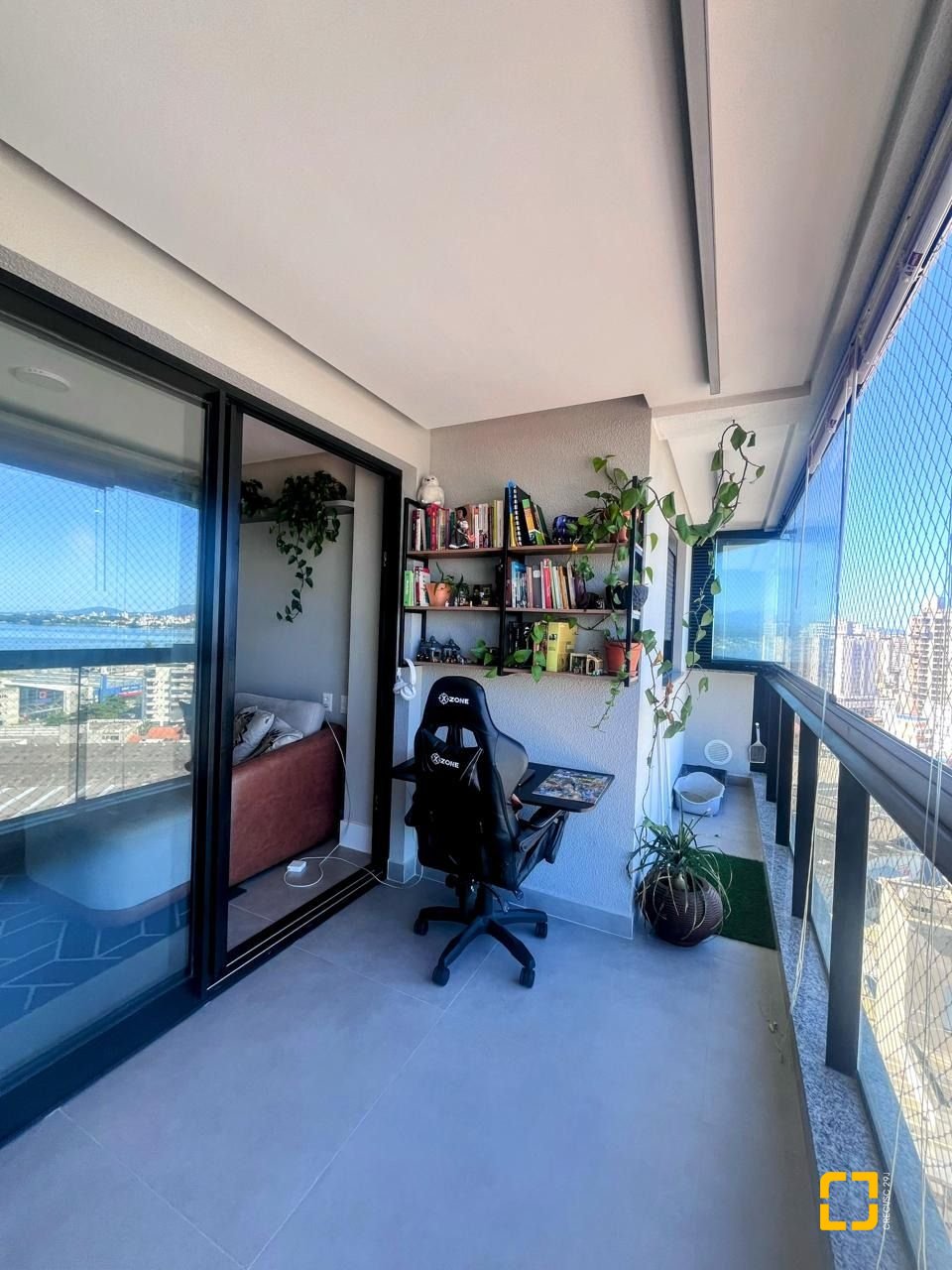 Apartamento com 74m², 3 quartos (sendo 1 suíte), 1 garagem, no bairro Kobrasol em São José