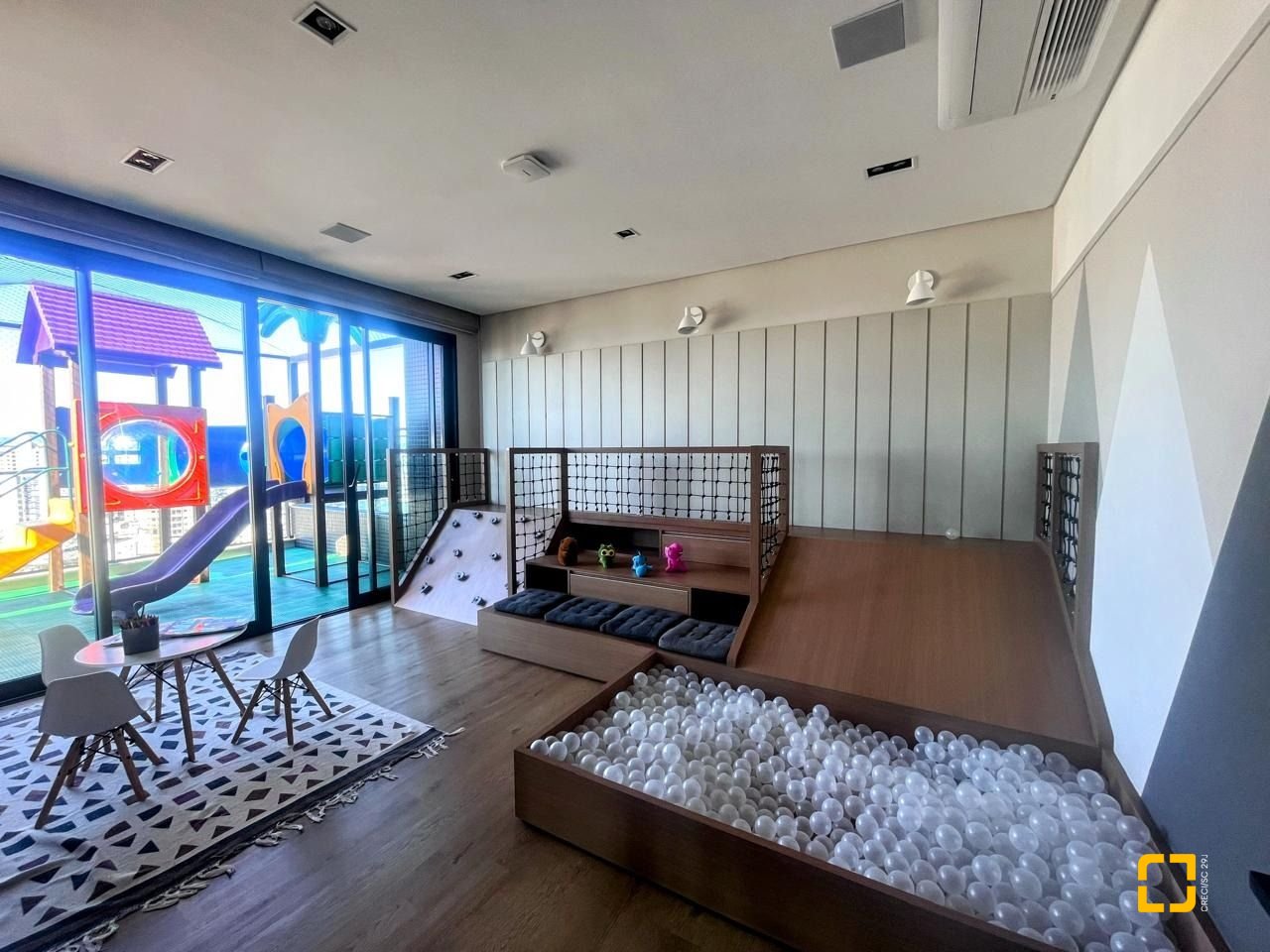 Apartamento com 74m², 3 quartos (sendo 1 suíte), 1 garagem, no bairro Kobrasol em São José
