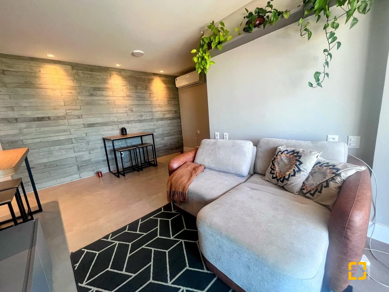 Apartamento com 74m², 3 quartos (sendo 1 suíte), 1 garagem, no bairro Kobrasol em São José