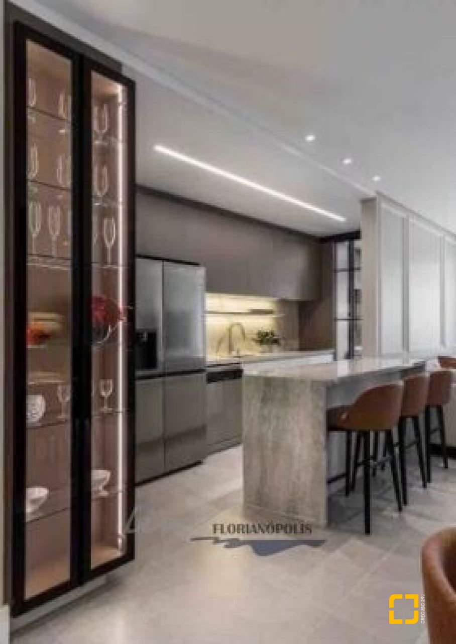 Apartamento com 124m², 6 quartos (sendo 3 suítes), 2 garagens, no bairro Jurerê Internacional em Florianópolis
