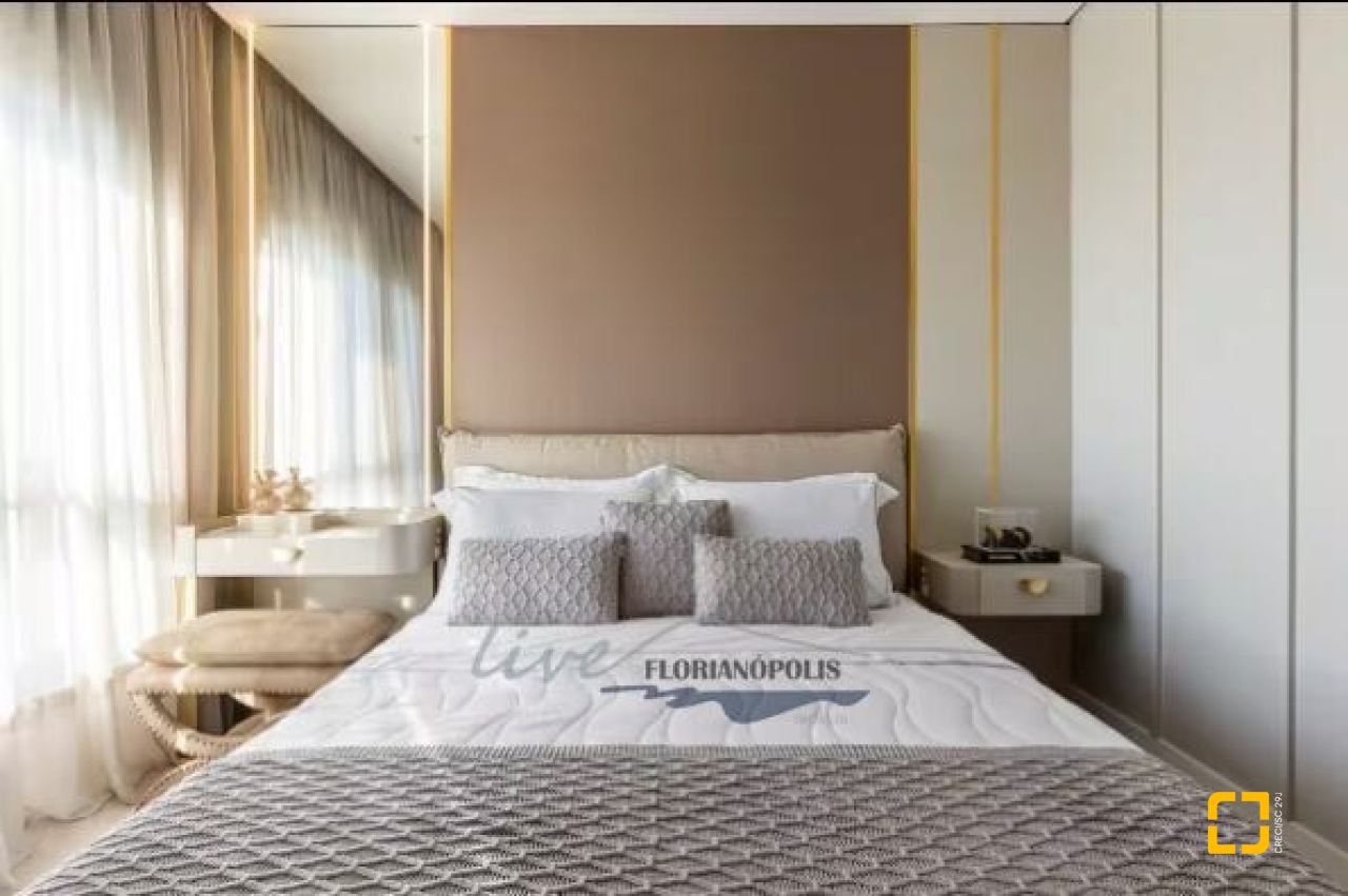 Apartamento com 124m², 6 quartos (sendo 3 suítes), 2 garagens, no bairro Jurerê Internacional em Florianópolis