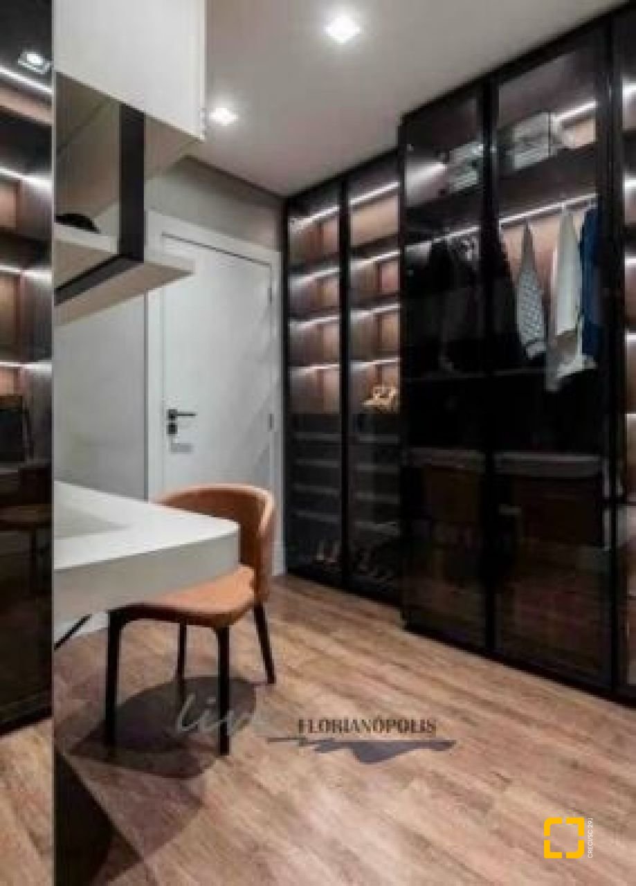Apartamento com 124m², 6 quartos (sendo 3 suítes), 2 garagens, no bairro Jurerê Internacional em Florianópolis