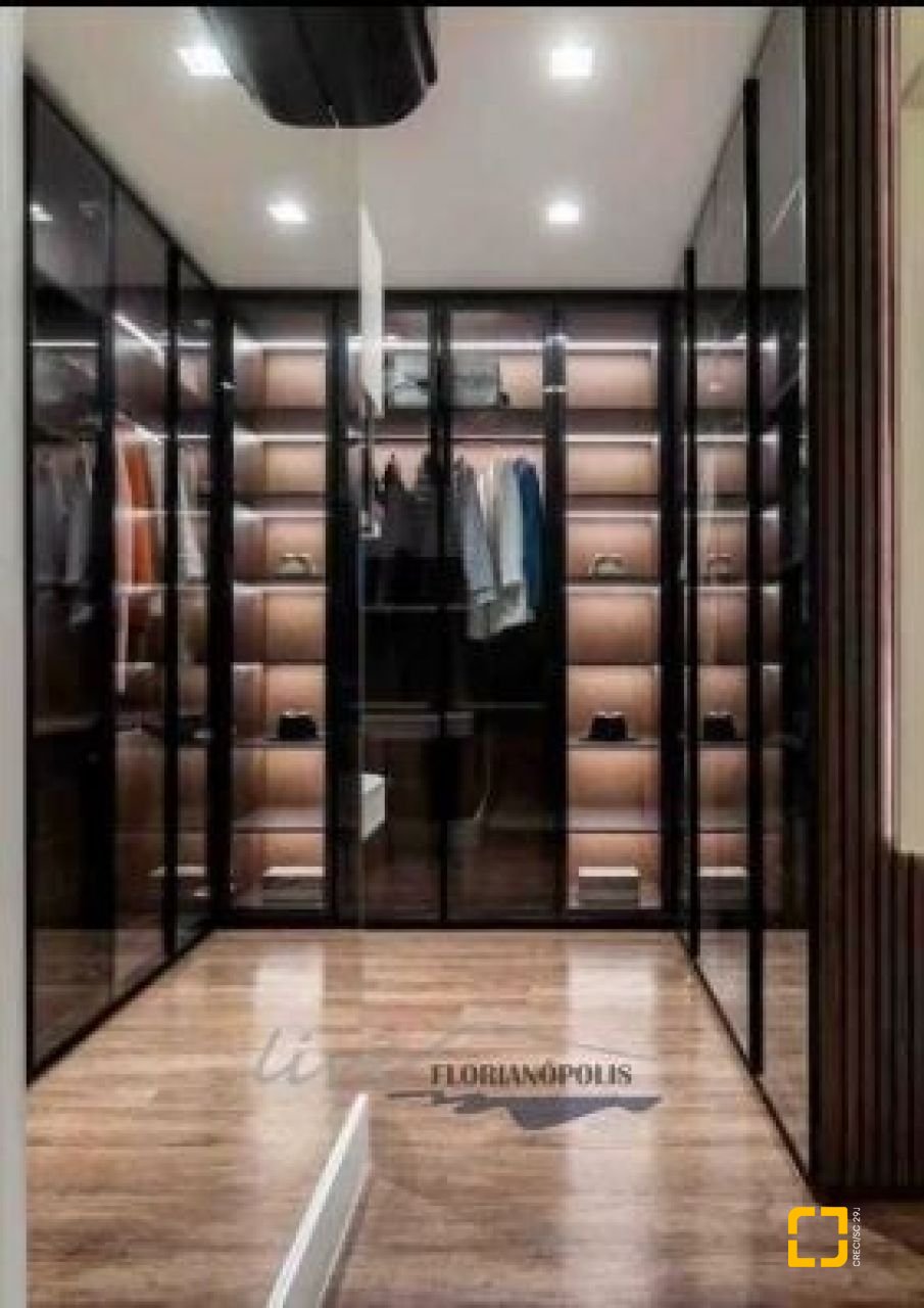 Apartamento com 124m², 6 quartos (sendo 3 suítes), 2 garagens, no bairro Jurerê Internacional em Florianópolis