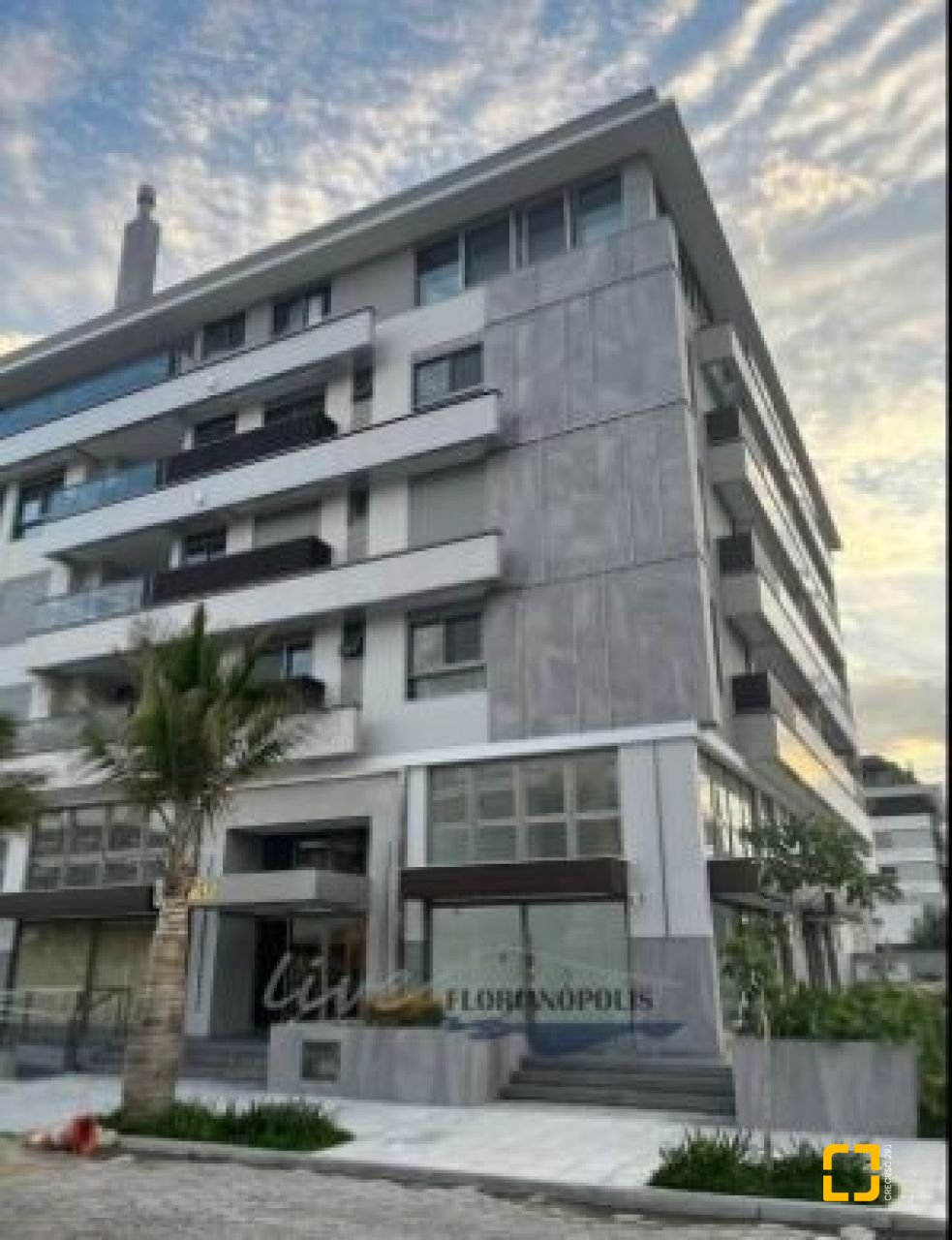 Apartamento com 124m², 6 quartos (sendo 3 suítes), 2 garagens, no bairro Jurerê Internacional em Florianópolis